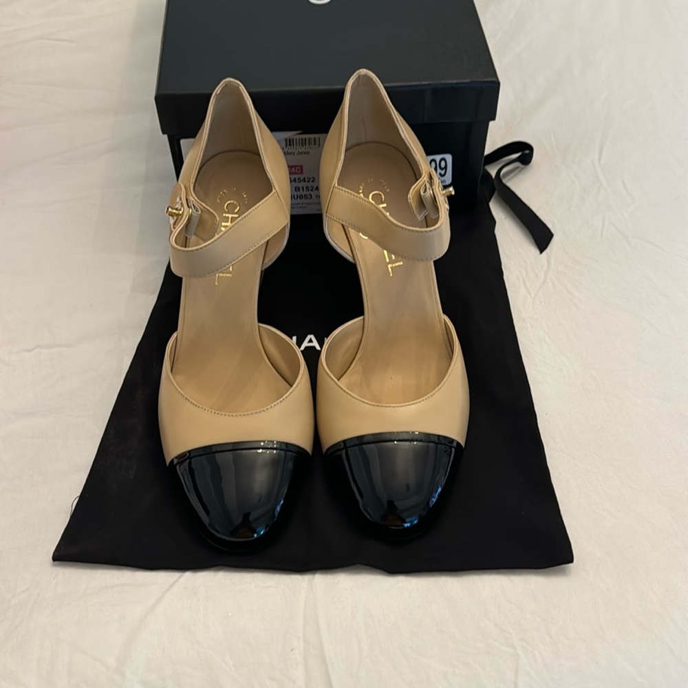 Brand new never been worn Chanel Mary Jane size 39 (9)